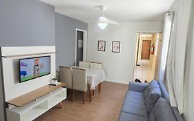 Apartamento completo com ar-condicionado a 3 min da Praia do Morro com Wi-Fi
